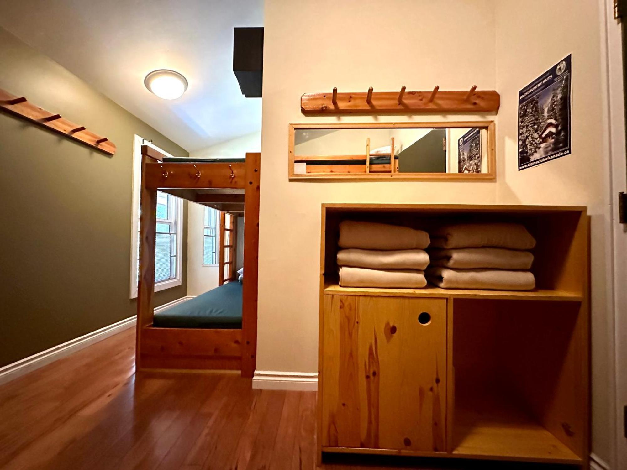 Canmore Alpine Hostel - Alpine Club Of Canada Экстерьер фото